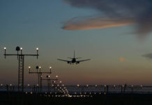 Αεροσυνοδός σάς δίνει 4 πρακτικές συμβουλές για τον φόβο στα αεροπλάνα