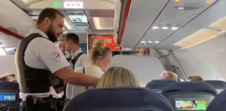 Αναγκαστική προσγείωση για..φασαριόζους επιβάτες!