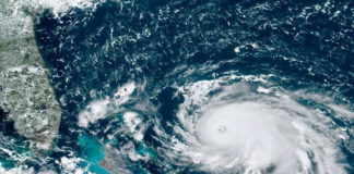 Βίντεο: Πτήση στο μάτι του τυφώνα Ντόριαν