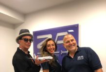 Ο Λάκης Γαβαλάς στα νέα γραφεία της Zela Aviation στην Αθήνα