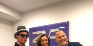 Ο Λάκης Γαβαλάς στα νέα γραφεία της Zela Aviation στην Αθήνα