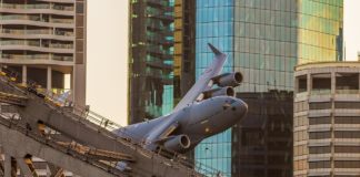 Εντυπωσιακή πτήση μεταγωγικού αεροσκάφους(video)