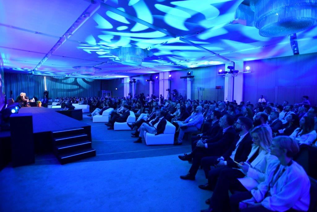 #someREACTdifferent 1