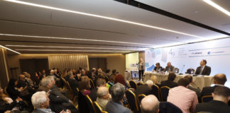 Εξακολουθεί να γοητεύει η Αθήνα τους επισκέπτες