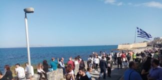 Όλο το Ηράκλειο συγκεντρώθηκε για την πτήση του F16