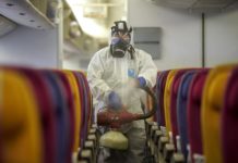 Κοροναϊός: Aεροπορικές εταιρείες κόβουν ζεστά γεύματα, περιοδικά και κουβέρτες