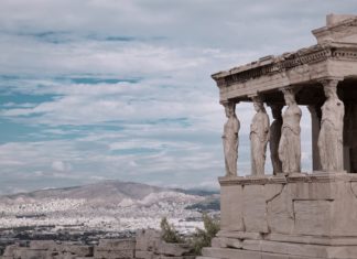 ΙΝΣΕΤΕ: Σε ιστορικά υψηλά, 28,5 δισ. ευρώ και 13% του ΑΕΠ η συμβολή του τουρισμού στην ελληνική οικονομία