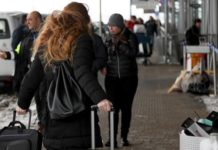 Κοροναϊός: Τι αποκαλύπτει συνεπιβάτης της 38χρονης στη Θεσ/κη