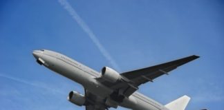 Ρωγμή στο παράθυρο πιλοτηρίου σε Boeing 777 – Επέστρεψε στη Μόσχα