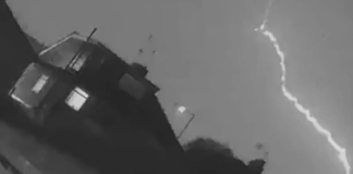 Βίντεο: Η στιγμή που κεραυνός χτυπάει αεροσκάφος της Aer Lingus