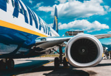 Ryanair: Απέσυρε διαφημιστική καμπάνια λόγω καταγγελιών για παραπλάνηση