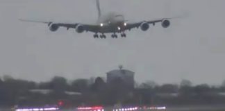 Βίντεο: Airbus A380 προσγειώθηκε στο πλάι εν μέσω σφοδρών ανέμων