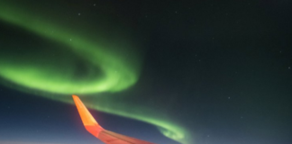 Το μαγικό θέαμα που αντίκρισαν επιβάτες όταν απογειώθηκαν από Ισλανδία