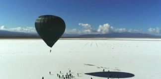 Βίντεο: H πρώτη πτήση που πραγματοποιήθηκε μόνο με ηλιακή ενέργεια