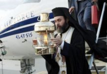 Με στρατιωτικό αεροσκάφος το Άγιο Φως στην Ελλάδα το Μ. Σάββατο