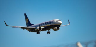 Επεισόδιο στον αέρα – Τι συνέβη και επιβάτες άρχισαν να τρώνε τα διαβατήριά τους