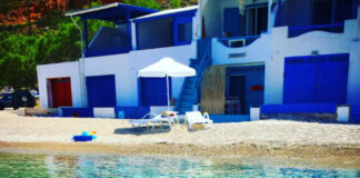 To γαλανόλευκο σπίτι στη Μήλο -Στα πιο δημοφιλή του Αirbnb