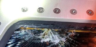 Κίνα: Ράγισε το παράθυρο του κόκπιτ σε Boeing 737-Έκανε βουτιά 18.300 πόδια