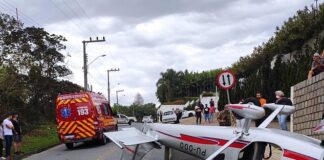 Βραζιλία: Mικρό αεροπλάνο συντρίβεται σε πολυσύχναστο δρόμο (vid)