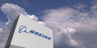 Η S&P υποβάθμισε σε “αρνητικές” τις προοπτικές για το αξιόχρεο της Boeing