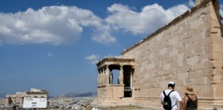 Η Ευρώπη βλέπει διψήφια ύφεση στον τουρισμό