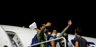 Με δύο πτήσεις τσάρτερ τα πρώτα ασυνόδευτα παιδιά από Μόρια