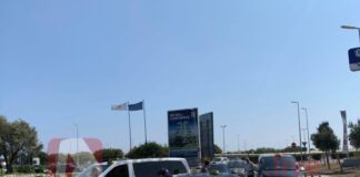 «Μπλοκαρισμένο» το αεροδρόμιο Λάρνακας από απεργούς οδηγούς ταξί