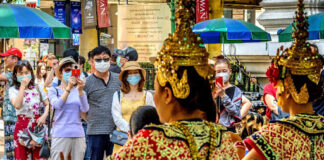 Η πρώτη πτήση για την Ταϊλάνδη-Επανεκκινεί τον τουρισμό