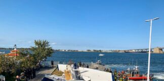 Υδροπλάνο έπεσε σε προβλήτα στη Νέα Υόρκη