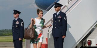 Στην πτήση με τη Χικς κόλλησε κορωνοϊό ο Τραμπ