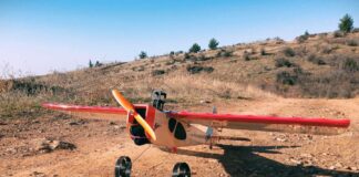 Θεσσαλονίκη: Μουσικός στην καραντίνα έφτιαξε τηλεκατευθυνόμενο αεροσκάφος προσομοίωσης!