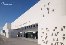 Ισπανίδα με τον γιο της «ξάφριζαν» τουρίστες στο αεροδρόμιο Μυκόνου