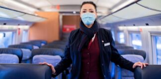 Πρώην αεροσυνοδοί βρίσκουν δουλειά στα τρένα