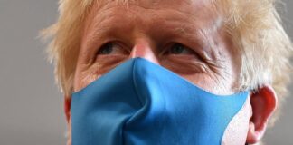 The Times: Ο Μπόρις Τζόνσον βλέπει τα «διαβατήρια εμβολιασμού», οδό προς την ελευθερία