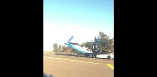 Αεροπλάνο συγκρούστηκε μετωπικά με αυτοκίνητο!