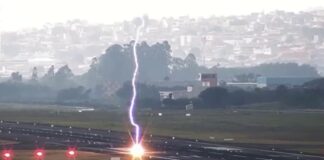 Κεραυνός πέφτει σε αεροδρόμιο και ανοίγει τρύπα στον διάδρομο