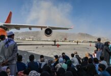 Χάος στο αεροδρόμιο της Καμπούλ με την επίθεση των καμικάζι- Εκατοντάδες οι νεκροί