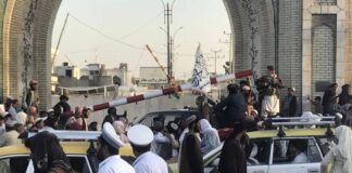 Αφγανιστάν: Οι Ταλιμπάν επιδεικνύουν τα αμερικανικά αεροπλάνα που κατέσχεσαν