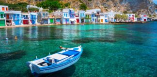 Η Μήλος κλασσικός προορισμός για τους Ισπανούς και η Πάρος για ταξίδια με παιδιά