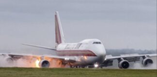 Φωτιά σε αεροπλάνο κατά την προσγείωση σε αεροδρόμιο της Αγγλίας