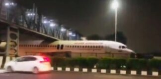 Αεροπλάνο της Air India κόλλησε κάτω από γέφυρα