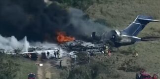 Αεροπλάνο κατέπεσε κατά την απογείωση-Σώθηκαν και οι 21 επιβάτες
