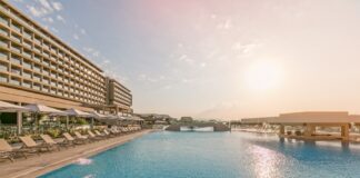 Εκδήλωση με αέρα ..πειθαρχίας στο Amada Colossos Resort