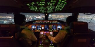 Γιατί χαμηλώνουν τα φώτα στο αεροπλάνο όταν απογειώνεται ή προσγειώνεται;