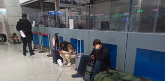 Εκατοντάδες εγκλωβισμένοι στο αεροδρόμιο