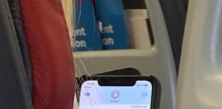 Την έπιασαν σε πτήση να γράφει σε μήνυμα ότι έχει κορονοϊό