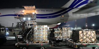 Αεροσκάφος των ΗΠΑ μετέφερε στρατιωτικό εξοπλισμό και πυρομαχικά στο Κίεβο