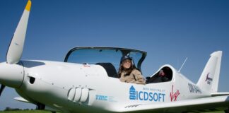 Στο Ηράκλειο η 19χρονη πιλότος που κάνει το γύρο του κόσμου με μονοκινητήριο αεροσκάφος