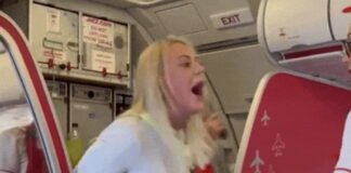 Γυναίκα χαστούκιζε επιβάτες σε πτήση της Jet2 επειδή… τα μωρά κλαίνε