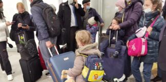 Eφτασαν με ειδική πτήση οι 50 Έλληνες και Κύπριοι πολίτες από την Ουκρανία